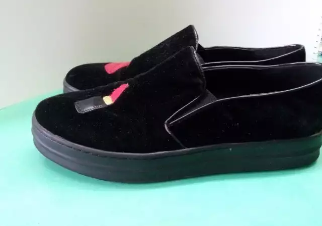 7. Снимка на Дамски черни обувки с апликации Fred