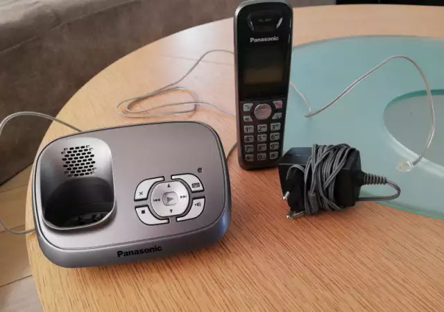 1. Снимка на Стационарен телефон с мобилна слушалка Panasonic