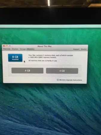 2. Снимка на iMac, мишка, клавиатура и диск