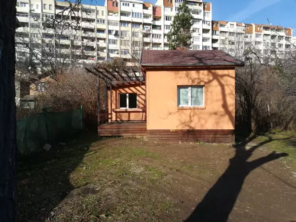 2. Снимка на УПИ 960м2 с малка къщичка