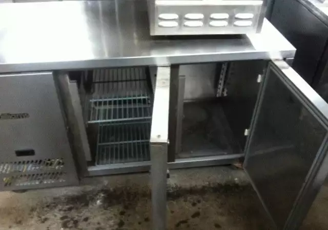 4. Снимка на 1. Хладилни работни маси има и вариант тип салатиера със гас