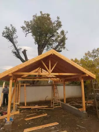 Изграждане на навеси и дървени конструкции