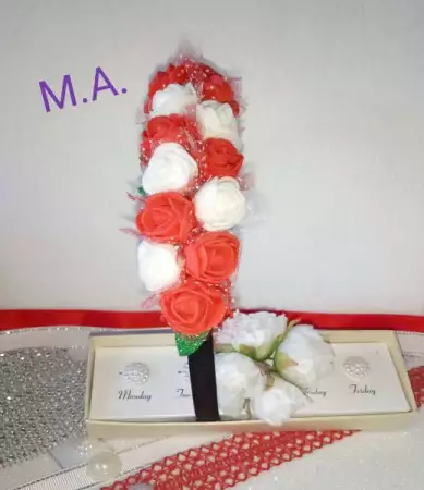 Диадема с цветя (Рози ) цвят червен и бял