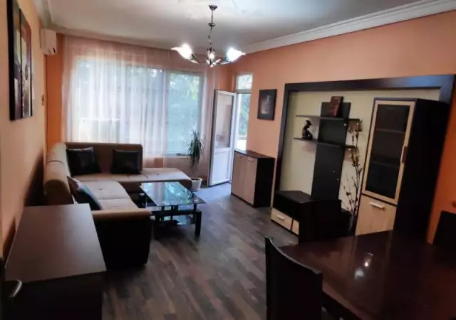 Многостаен апартамент в Смирненски