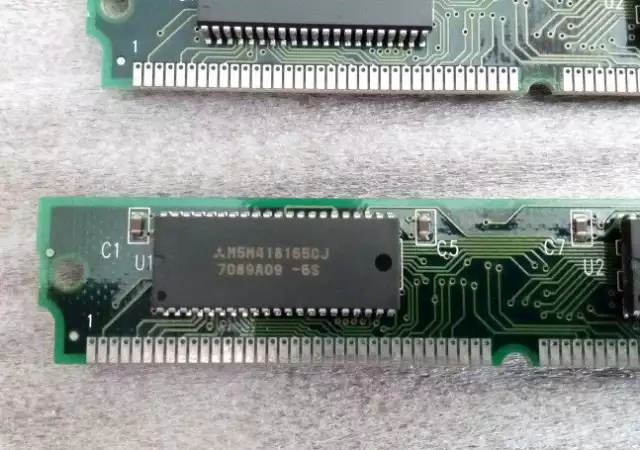 6. Снимка на RAM памет 72P 8 MB - MITSUBISHI M5M418165 , флопи диск 1, 44