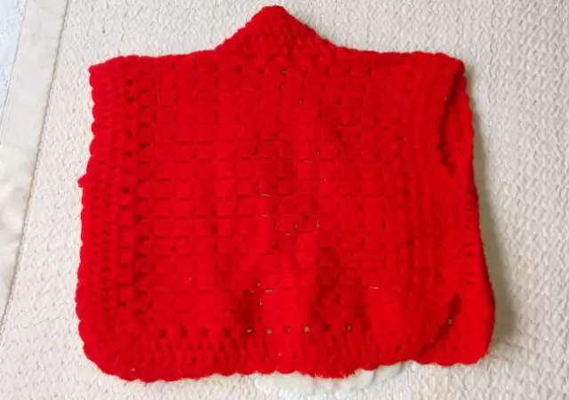 2. Снимка на Бебешка червена плетена жилетка дъжина 25см . Нова.