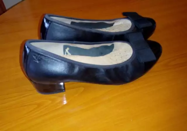 Caprice Нови дамски кожени обувки черни №38, 5 H и стелка 25с