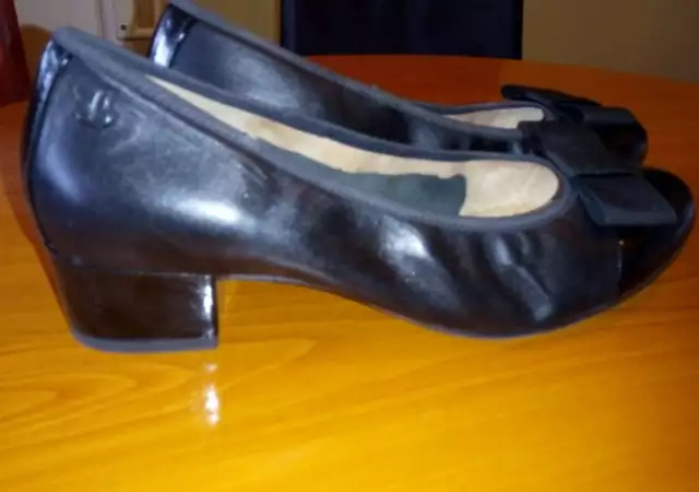 Caprice Нови дамски кожени обувки черни №38, 5 H и стелка 25с