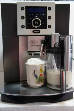 1. Снимка на Кафе машината Delonghi Perfecta Cappuccino
