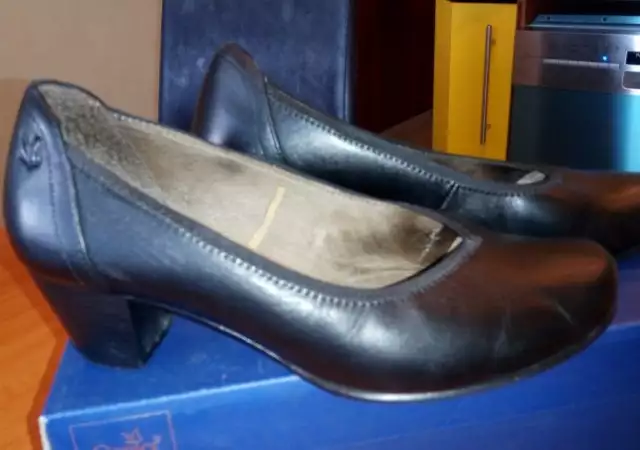 Caprice черни дамски кожени обувки черни №38 H и стелка 25см