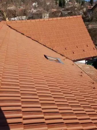 1. Снимка на Ремонт на Покриви Хидроизолация Претърсване Поставяне Улуци