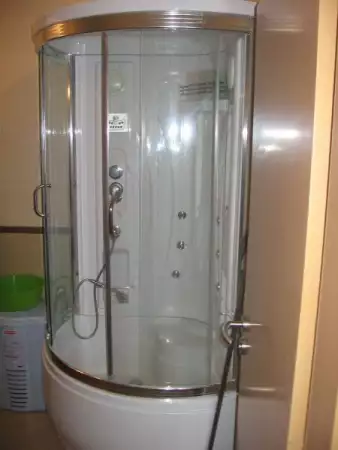 1. Снимка на Професионални услуги по монтаж на душ кабини в София