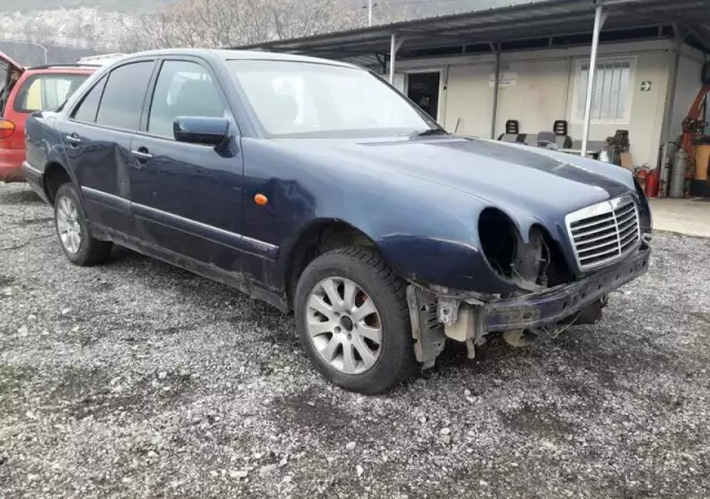 Mercedes e290 2.9td 97г, На Части