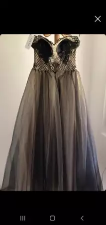 Бална рокля