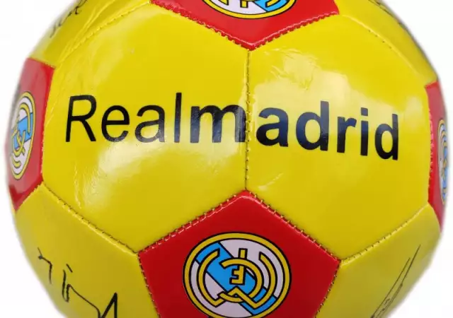 Футболна топка кожена на отбор Реал Мадрид Real Madrid