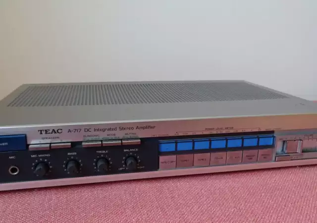 1. Снимка на vintage Teac A - 717 DC Integrated Stereo Amplifier
