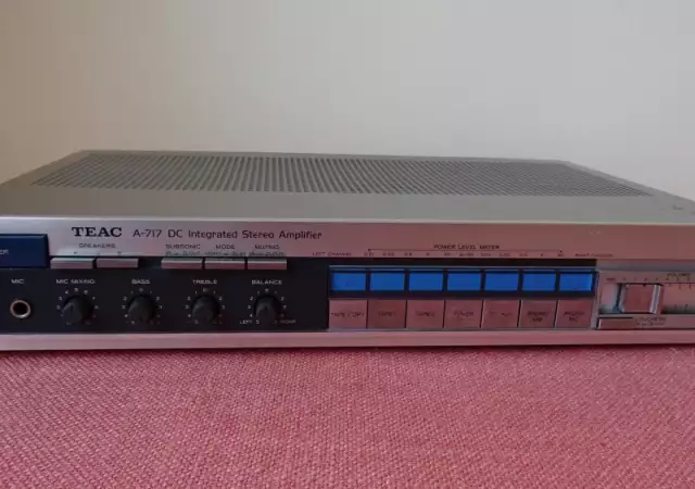 vintage Teac A - 717 DC Integrated Stereo Amplifier
