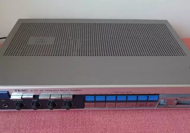5. Снимка на vintage Teac A - 717 DC Integrated Stereo Amplifier