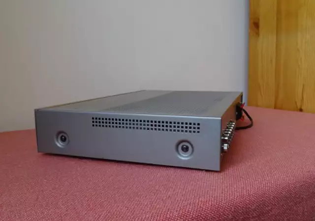 7. Снимка на vintage Teac A - 717 DC Integrated Stereo Amplifier
