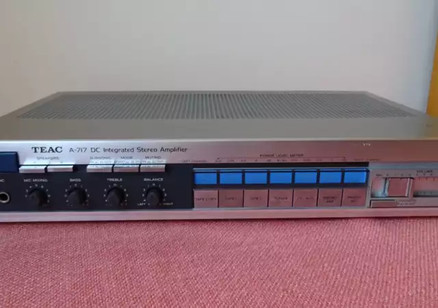 8. Снимка на vintage Teac A - 717 DC Integrated Stereo Amplifier