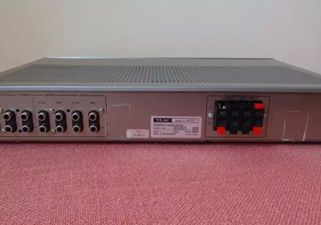 9. Снимка на vintage Teac A - 717 DC Integrated Stereo Amplifier