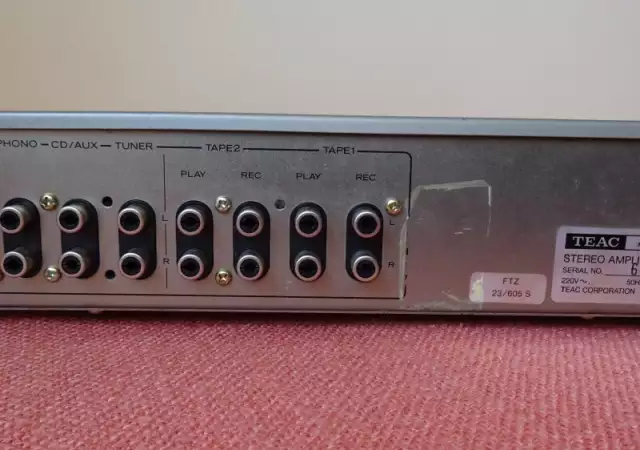 10. Снимка на vintage Teac A - 717 DC Integrated Stereo Amplifier