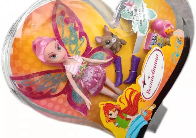 1. Снимка на Кукла Вълшебница Уинкс с розова коса и с домашен любимец
