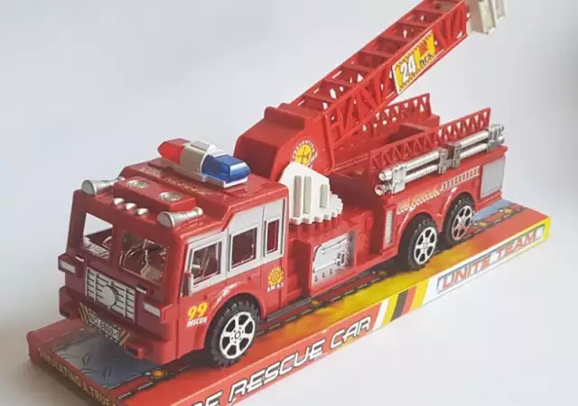 1. Снимка на Детска играчка Пожарна с разтегаема стълба с вишка