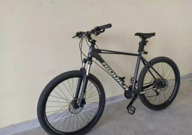 1. Снимка на Продавам планински велосипед Riddick RD500 в гаранция
