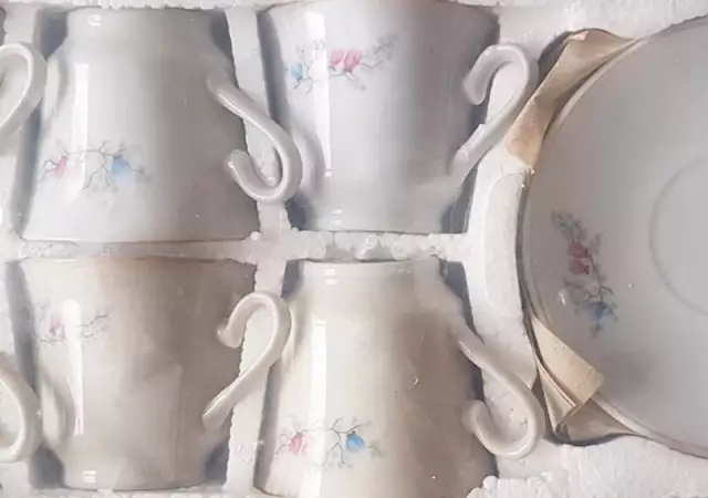 1. Снимка на Комплект Чаши за кафе с чинийки - 6 броя с декор