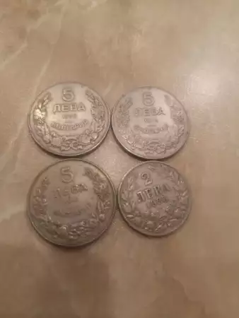 4. Снимка на стари монети и банкноти