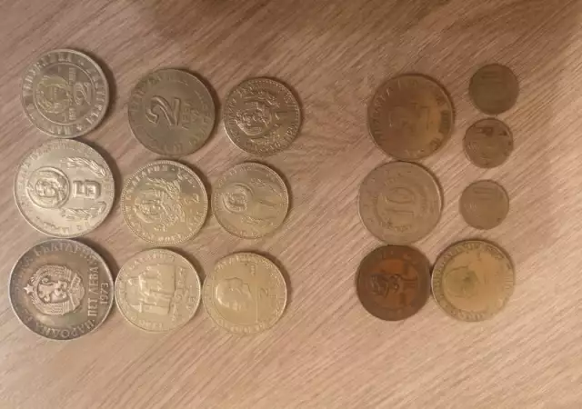 7. Снимка на стари монети и банкноти