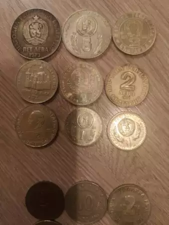 10. Снимка на стари монети и банкноти