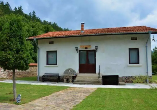 Къща за гости Тушеви с басейн във Вършец
