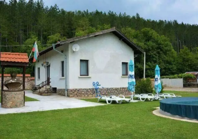 4. Снимка на Къща за гости Тушеви с басейн във Вършец