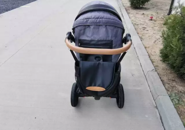 2. Снимка на Детска количка
