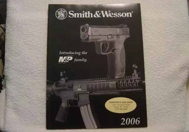 Смит и Уесън каталог с пистолети 2006г - SMITH WESSON 2006