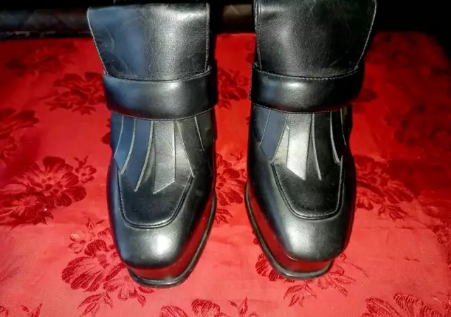 2. Снимка на Обувки на ток на ZARA