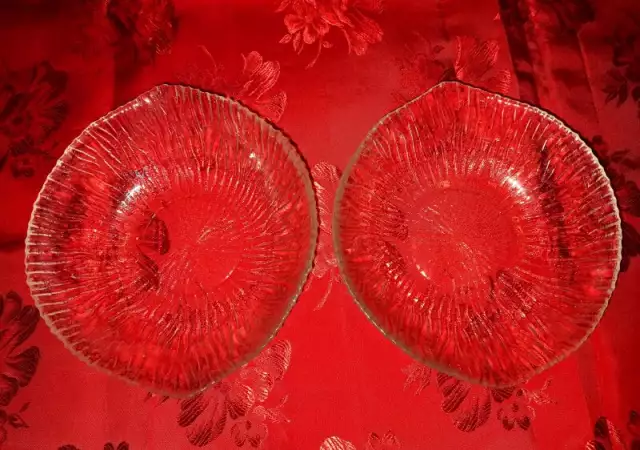 Две купички от стъкло във формата на лимон