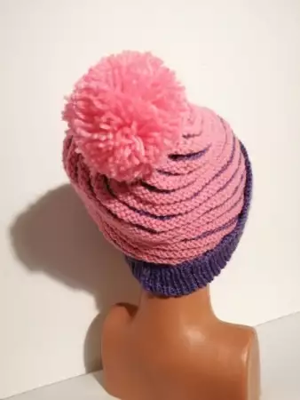 3. Снимка на Ръчно плетена шапка
