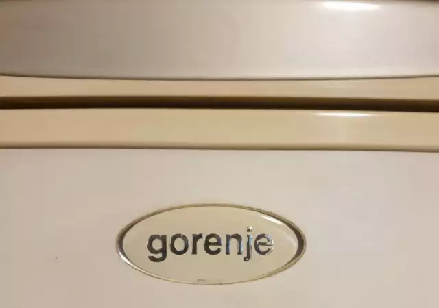 Продавам хладилник с фризер GORENJE