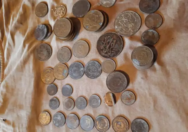 4. Снимка на Стари монети от соца