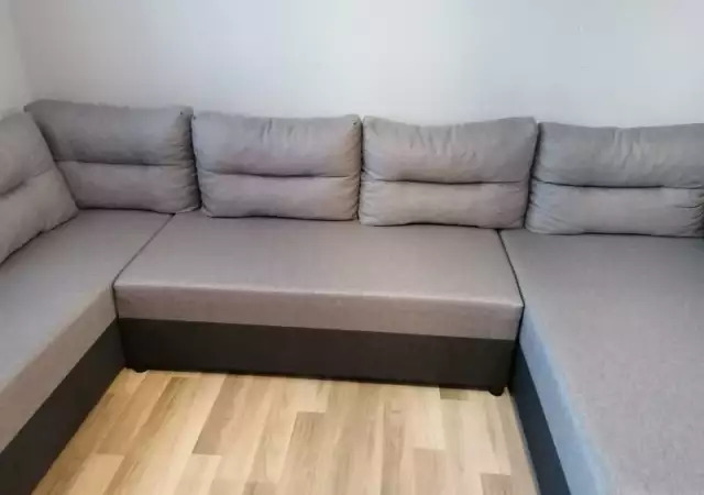 1. Снимка на П - образен диван