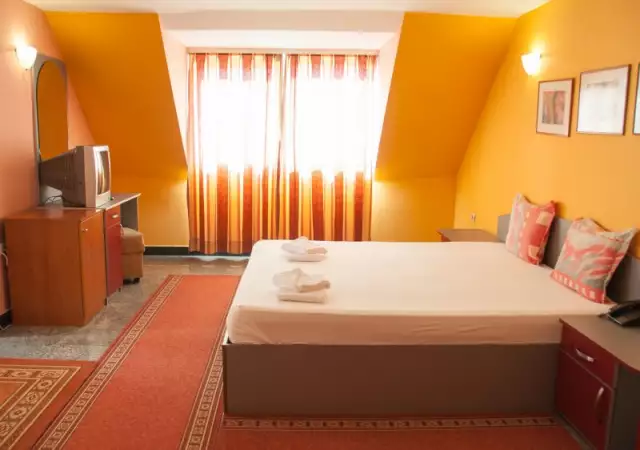 Предлагам нощувки в хотелски стаи в центъра на Благоевград