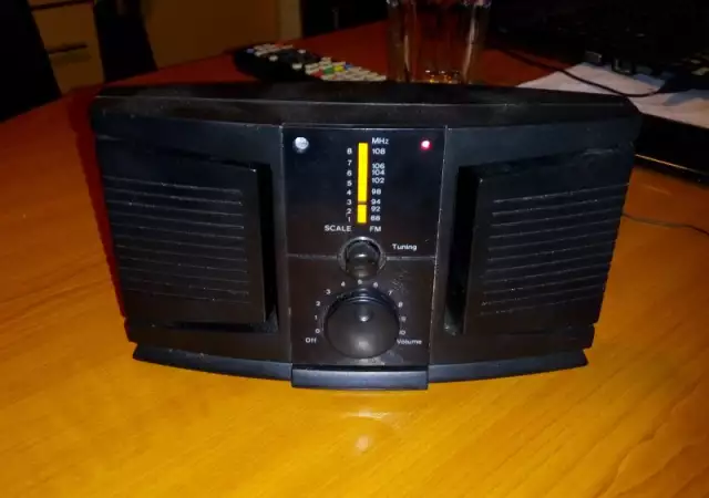 9. Снимка на Радиоприемник черен - транзистор на FM вълни стерео