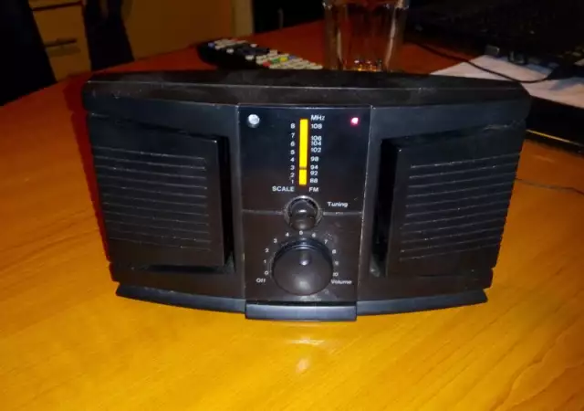 5. Снимка на Радиоприемник черен - транзистор на FM вълни стерео
