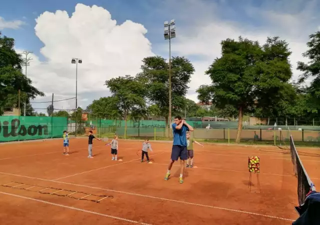 1. Снимка на Уроци по Тенис с лицензиран Треньор по тенис на корт в София