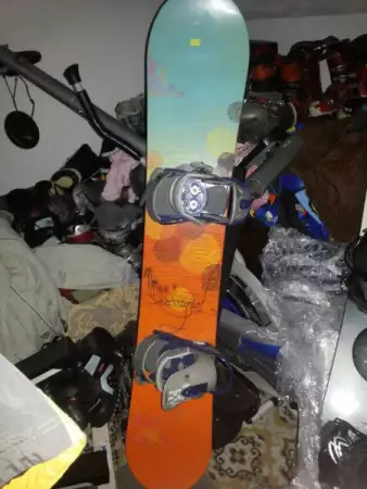 2. Снимка на сноуборд росиньол с прецизни автомати бьртан