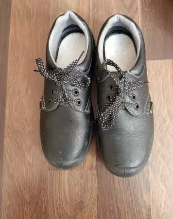 Работни обувки с метално бомбе