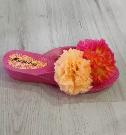 1. Снимка на Дамски чехли с цветя